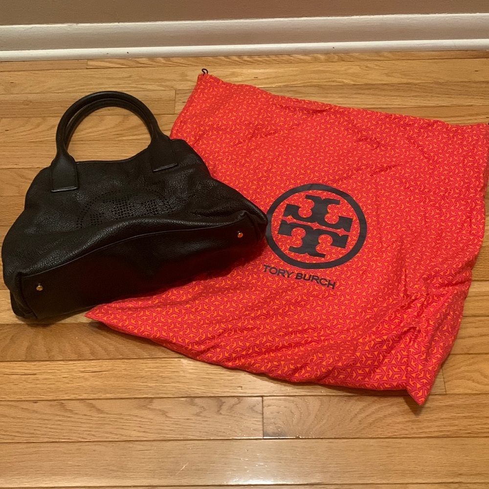 Excellent condition  black leather Tory Burch handbag